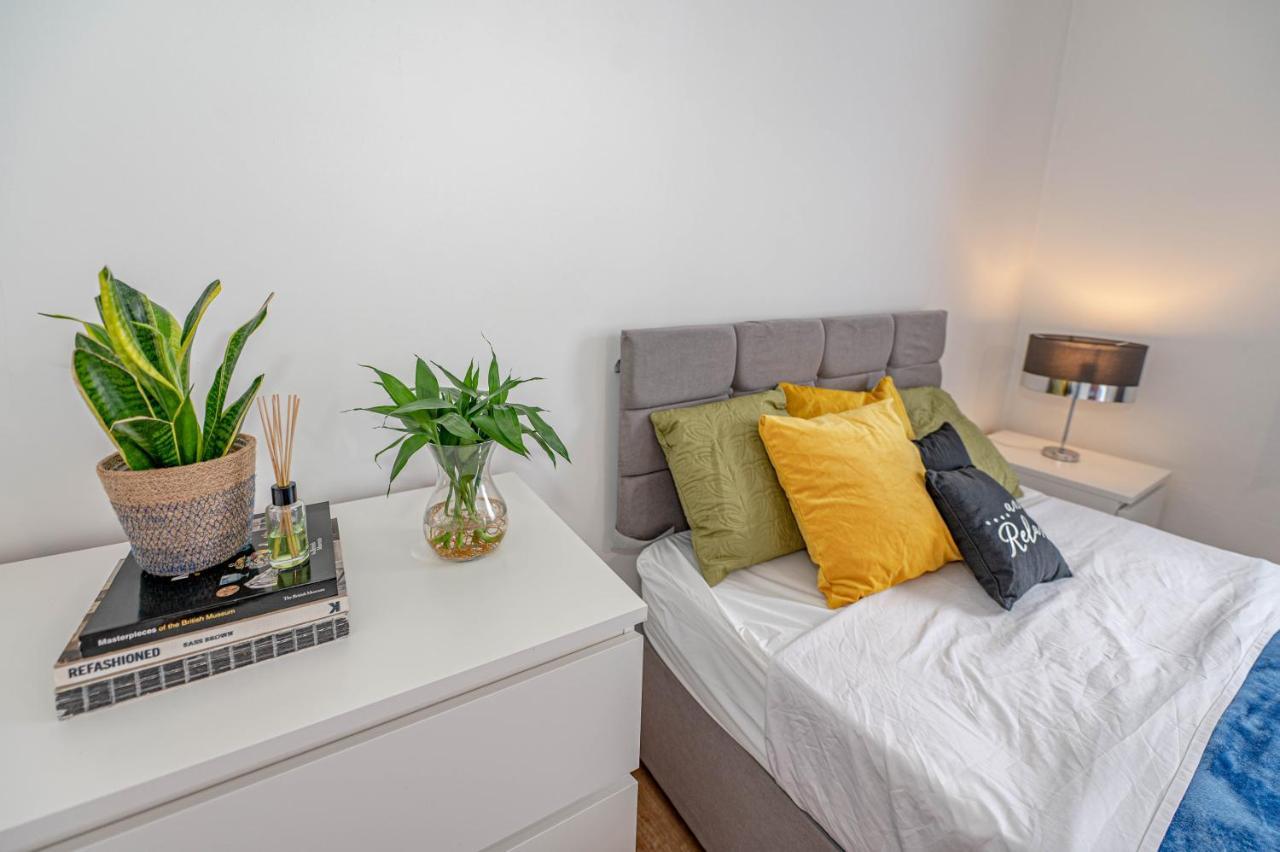 Beautiful 4 Bedrooms House, 7 Walk To Train Station Plumstead  Ngoại thất bức ảnh