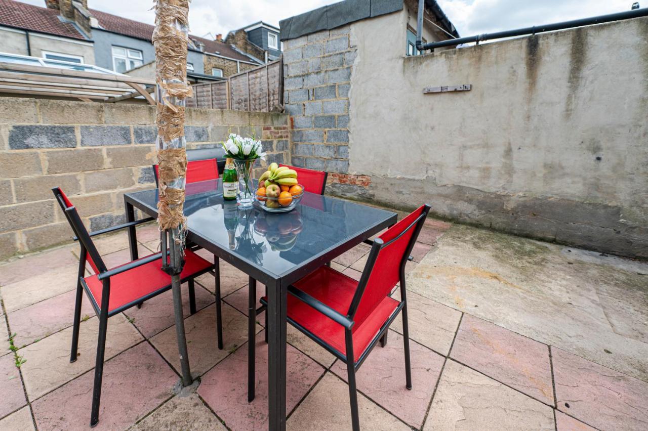 Beautiful 4 Bedrooms House, 7 Walk To Train Station Plumstead  Ngoại thất bức ảnh